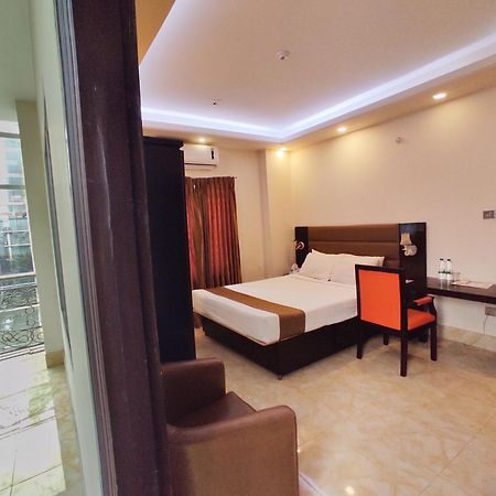 Hotel Gulshan Lake View Дакка Экстерьер фото