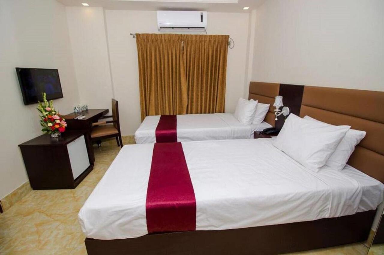 Hotel Gulshan Lake View Дакка Экстерьер фото